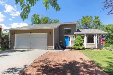 806 Marie Ct, Rapid City, SD 57701