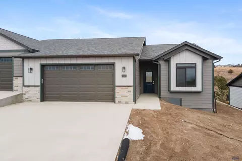 1120 Pinnacle Ct, Rapid City, SD 57701