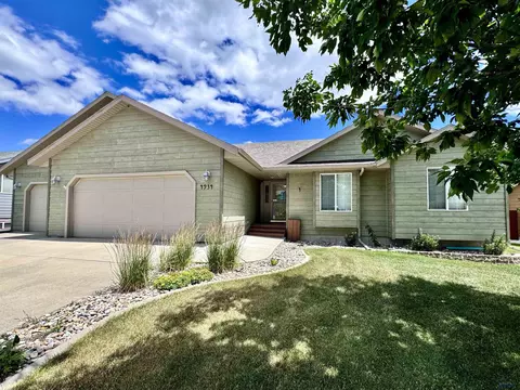 4934 Chalkstone Dr, Rapid City, SD 57701
