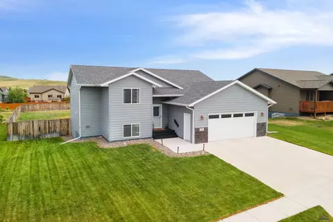 114 Giants Dr, Rapid City, SD 57701