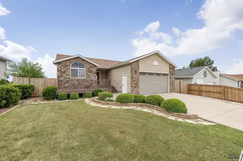 1107 Park Hill Dr, Rapid City, SD 57701