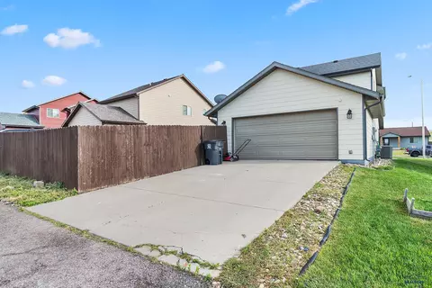 1236 Fairbanks Dr, Box Elder, SD 57719 photo 4