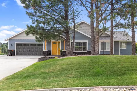 8100 Daisy Ln, Rapid City, SD 57702