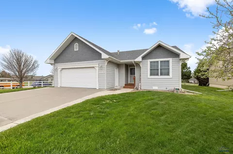 1480 Edinborough Dr, Rapid City, SD 57702