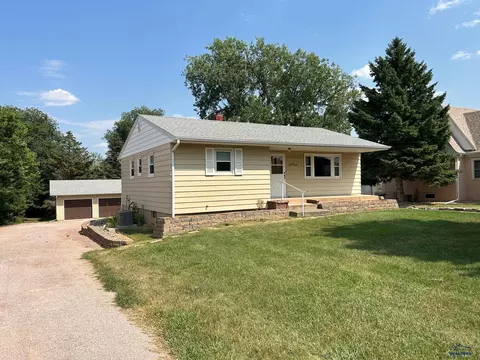 1912 Elmhurst Dr, Rapid City, SD 57702