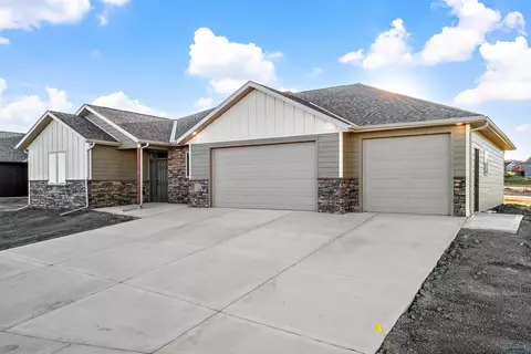 3309 Ping Dr, Rapid City, SD 57703