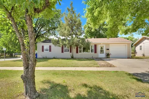 245 E Fairmont Blvd, Rapid City, SD 57701