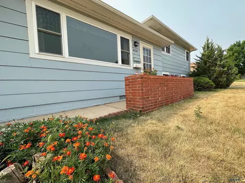 4231 Brookside Dr, Rapid City, SD 57702