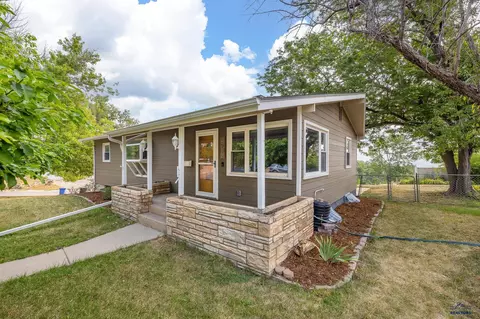 2702 Grandview Dr, Rapid City, SD 57701