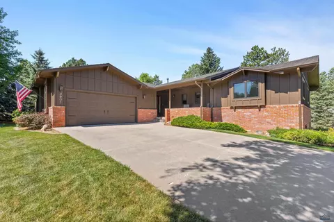 3901 Wonderland Dr, Rapid City, SD 57702