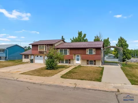 919 Park Dr, Belle Fourche, SD 57717