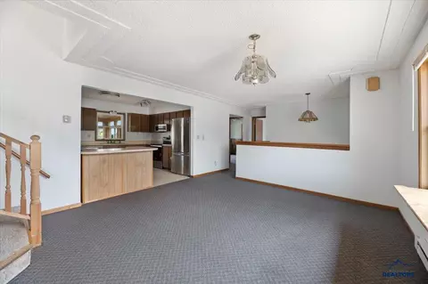 919 Park Dr, Belle Fourche, SD 57717 photo 5