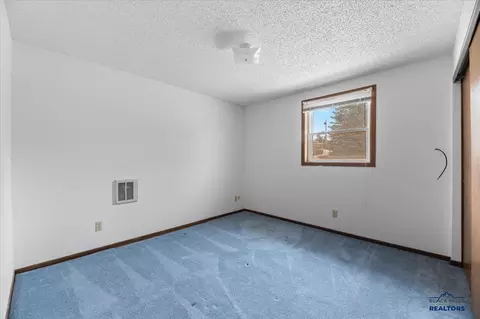 919 Park Dr, Belle Fourche, SD 57717 photo 11