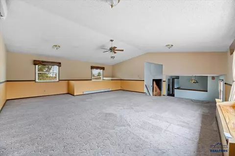 919 Park Dr, Belle Fourche, SD 57717 photo 9