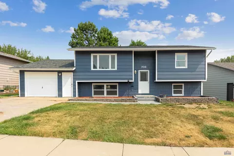 706 Comet Ct, Rapid City, SD 57701