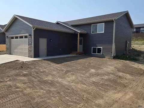 1229 Kenai Dr, Box Elder, SD 57719
