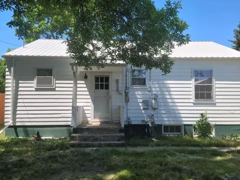 1205 11th Ave, Belle Fourche, SD 57717 photo 2