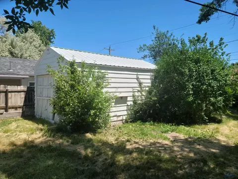 1205 11th Ave, Belle Fourche, SD 57717 photo 3