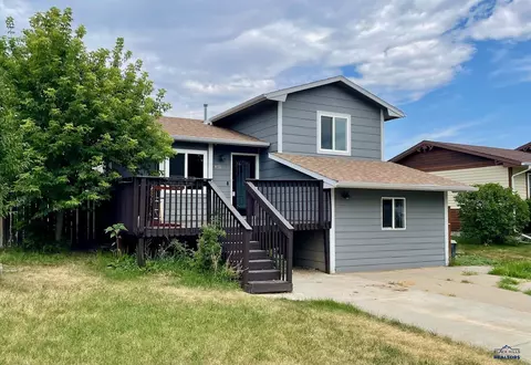 4708 Teak Dr, Rapid City, SD 57703