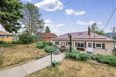 630 Lincoln, Custer, SD 57730 photo 4