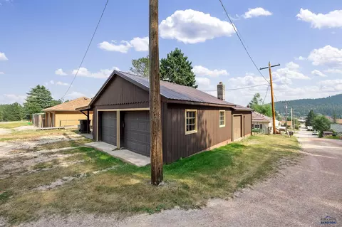 630 Lincoln, Custer, SD 57730 photo 2