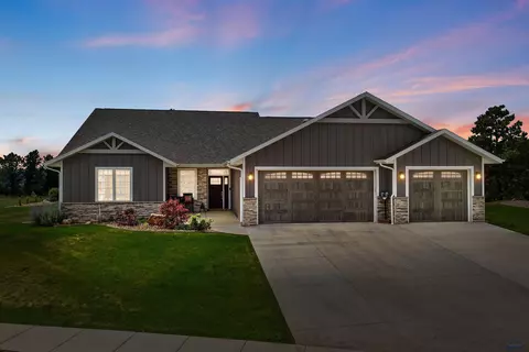 5919 Cloud Peak Dr, Rapid City, SD 57702