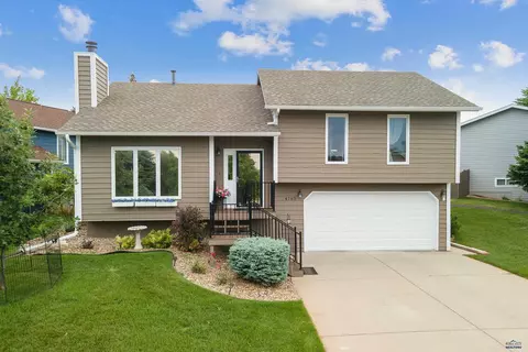 4765 Summerset Dr, Rapid City, SD 57702