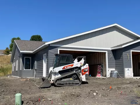 2613 Hennessy Dr, Rapid City, SD 57701