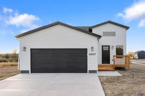 4007 Magnum Ct, Rapid City, SD 57703