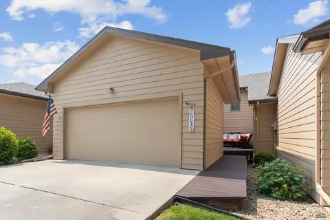 4037 Pinehurst Dr, Rapid City, SD 57702