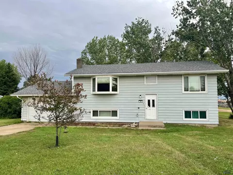 701 W 1st Ave, Bison, SD 57620 photo 1
