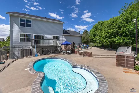 5360 Snowberry Ct, Rapid City, SD 57702