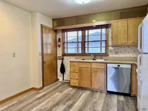 137 E Custer St, Rapid City, SD 57701 photo 3