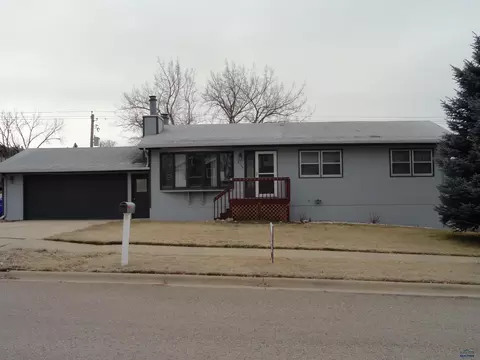 2729 Rawhide Dr, Rapid City, SD 57702