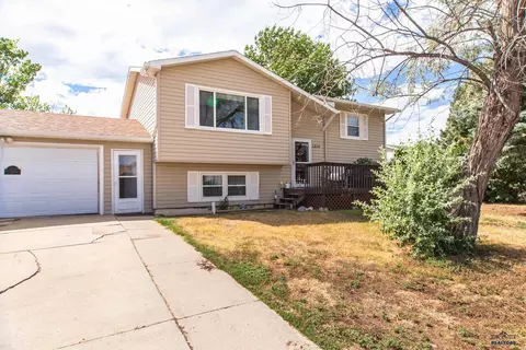 1215 Ennen Dr, Rapid City, SD 57703