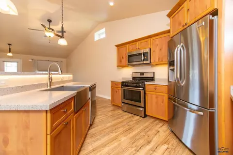 514 Sapphire Ln, Rapid City, SD 57701