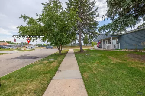 3209 Oak Ave, Rapid City, SD 57701 photo 2