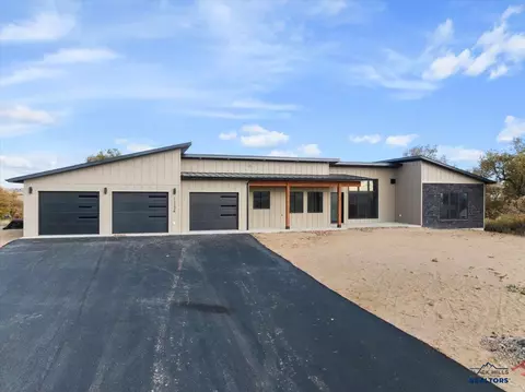 11126 Wagon Box Dr, Belle Fourche, SD 57717
