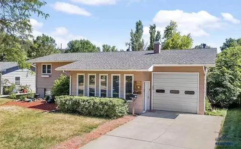 2425 Janet St, Rapid City, SD 57702