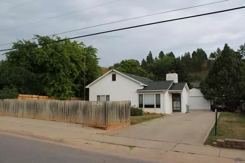 1926 Red Dale Dr, Rapid City, SD 57702