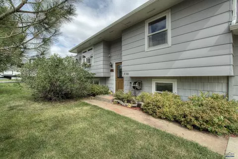 530 Viking Dr, Rapid City, SD 57701