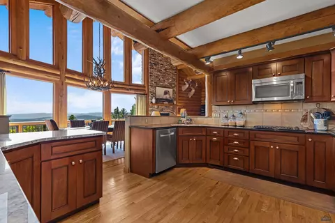 8050 Meadow View Ct, Rapid City, SD 57702