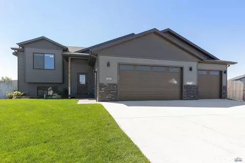 1019 Shape Ct, Rapid City, SD 57703