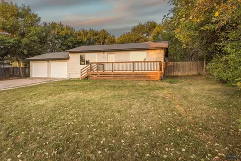 6513 Beverly Dr, Rapid City, SD 57701