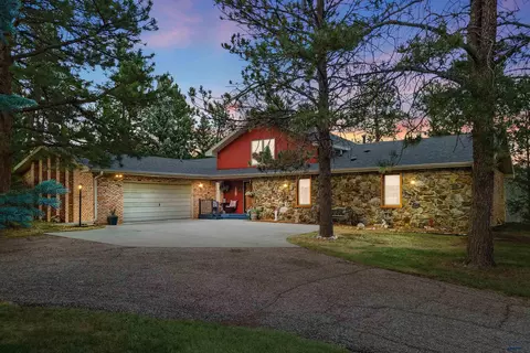 9490 Cougar Ct, Rapid City, SD 57702