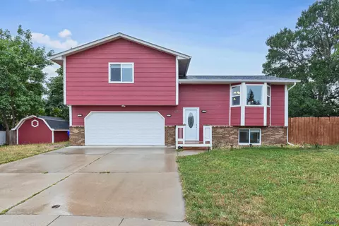 635 Ken Ct, Rapid City, SD 57701
