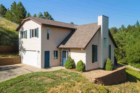 4816 Whispering Pines Dr, Rapid City, SD 57702