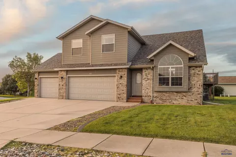 831 Northridge Dr, Rapid City, SD 57701
