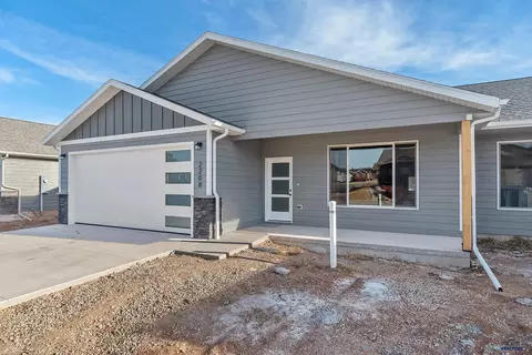 2208 Quartzite Dr, Sturgis, SD 57785 photo 2