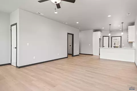 2208 Quartzite Dr, Sturgis, SD 57785 photo 4